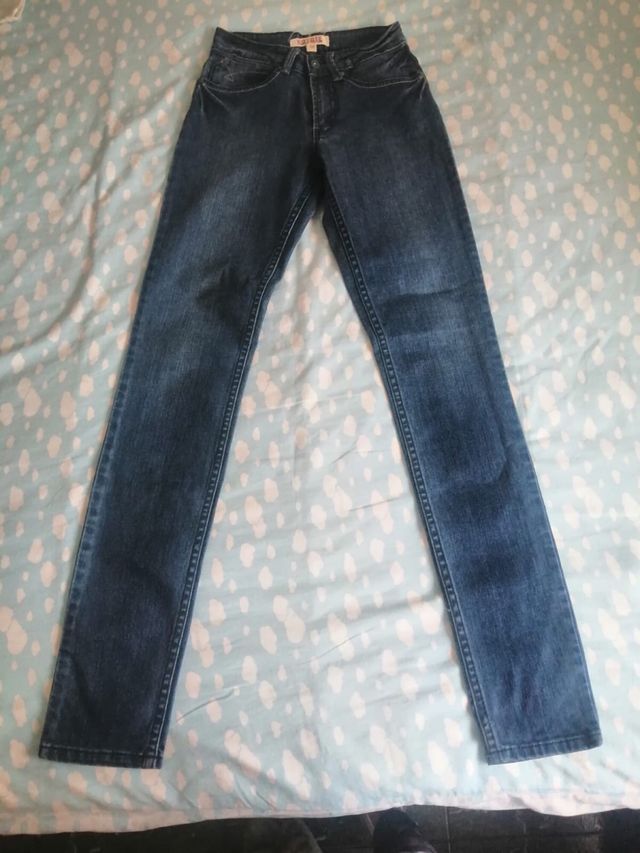 Pantalon vaquero. Salsa