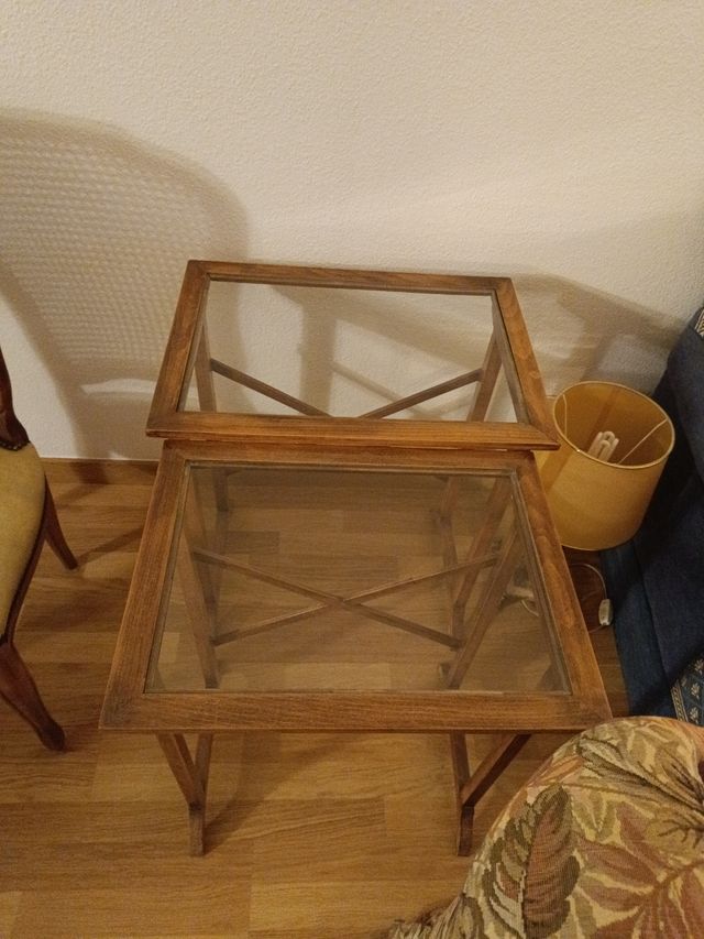 Dos mesas se estira y hay otra