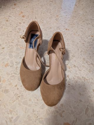 Zapatos de tacón camel