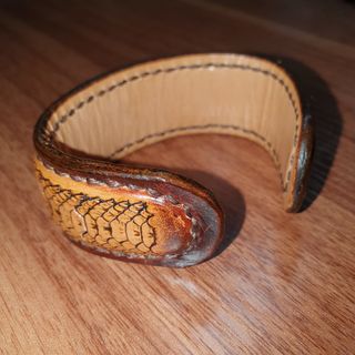 Brazalete de piel