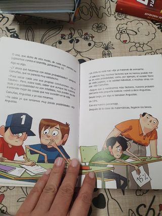 Los Futbolísimos 1: El misterio de los árbitros dormidos (Spanish Edition)