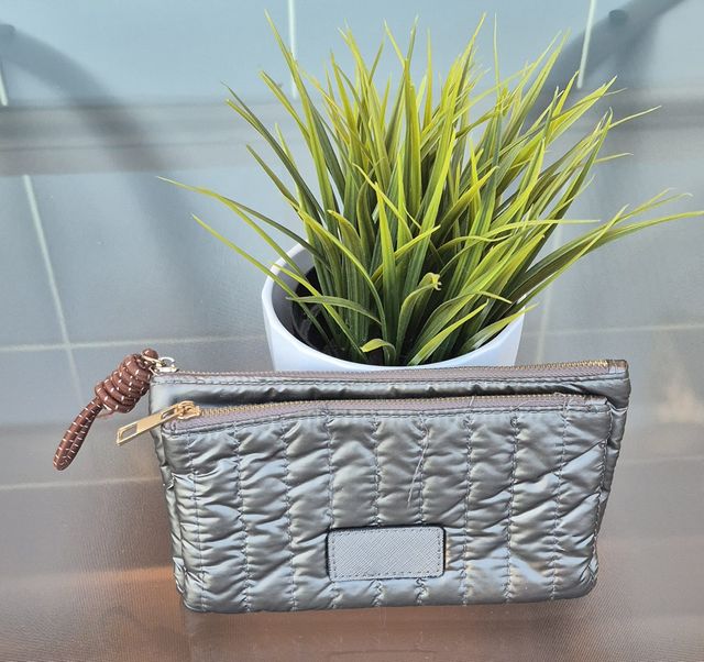 Lote de varios monederos.