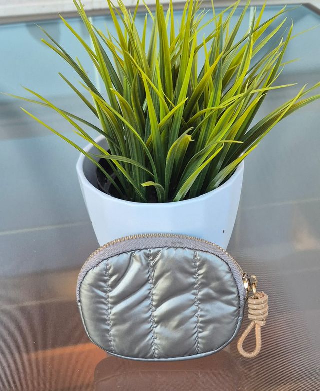 Lote de varios monederos.