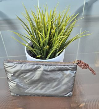 Lote de varios monederos.