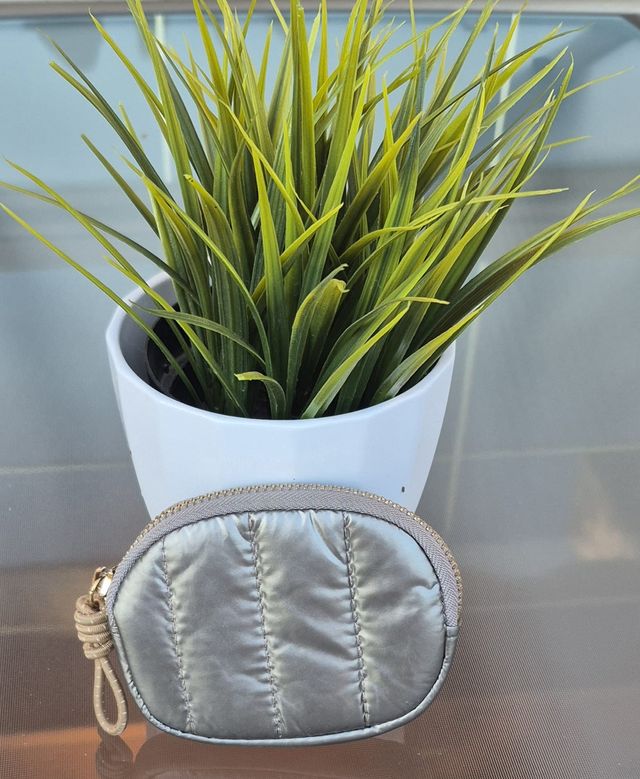 Lote de varios monederos.