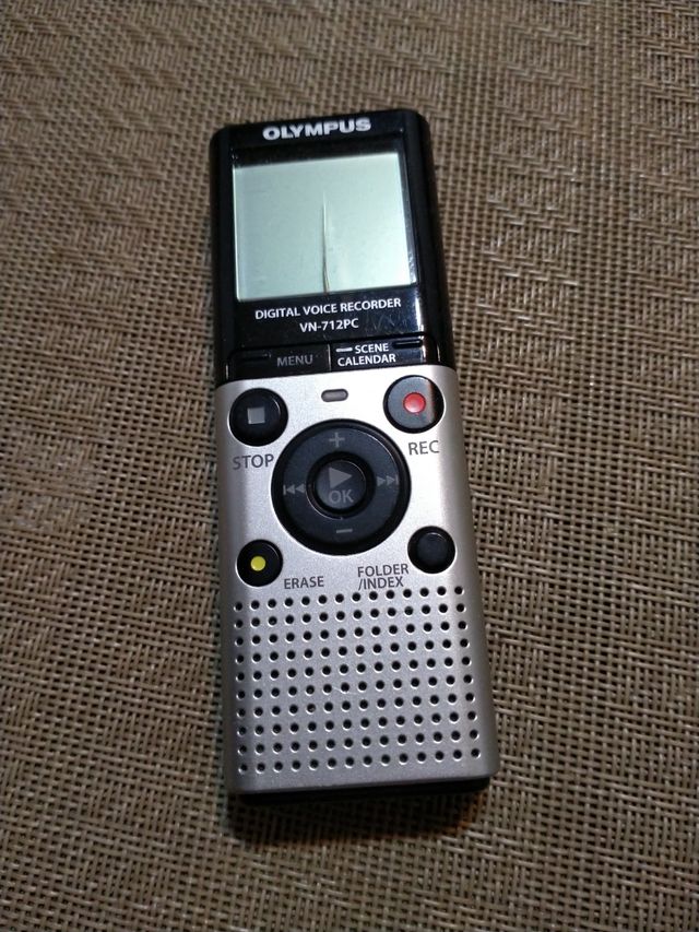 Grabadora digital de mano.