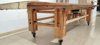 Mesa de Mobila (pinotea) antigüedad 180 años.