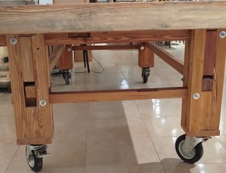 Mesa de Mobila (pinotea) antigüedad 180 años.