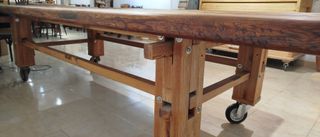 Mesa de Mobila (pinotea) antigüedad 180 años.