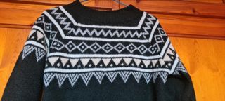 Jersey negro con grecas