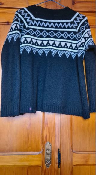 Jersey negro con grecas