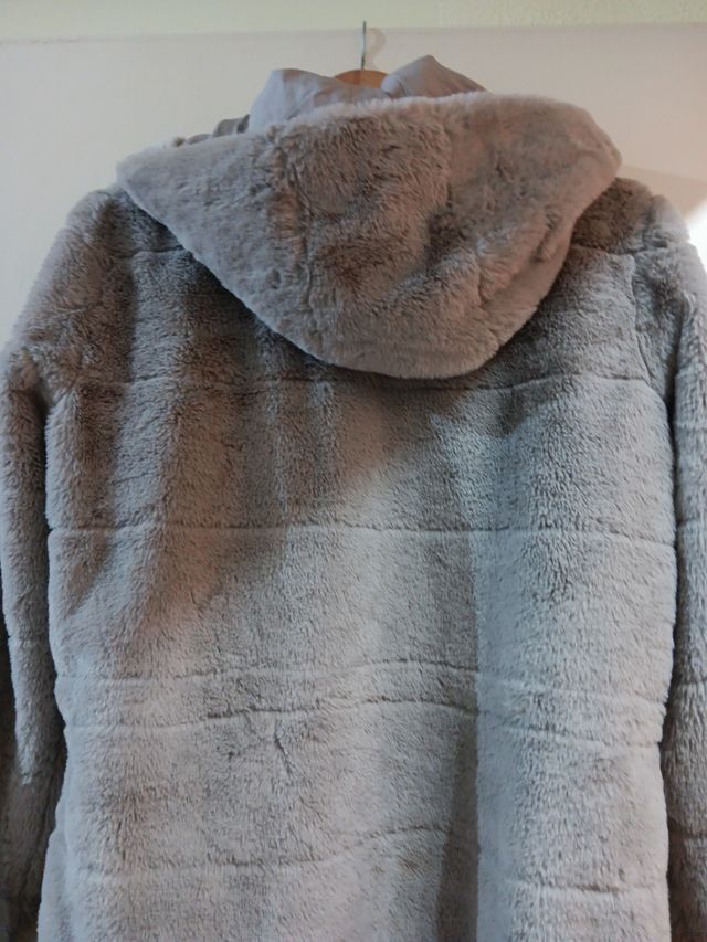 Abrigo pelo gris