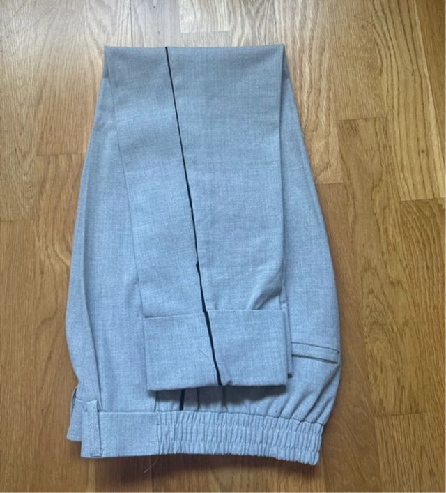 Pantalón pinzas gris Bershka