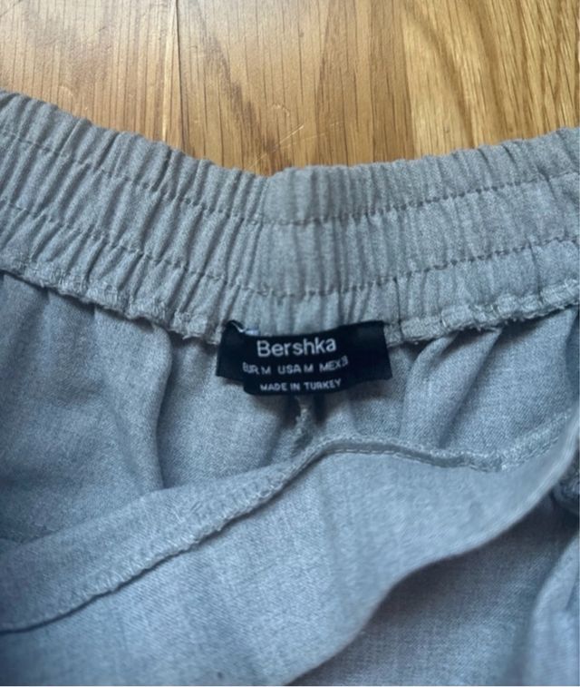 Pantalón pinzas gris Bershka
