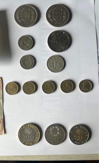 Se venden monedas y billetes