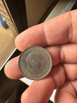 Se venden monedas y billetes