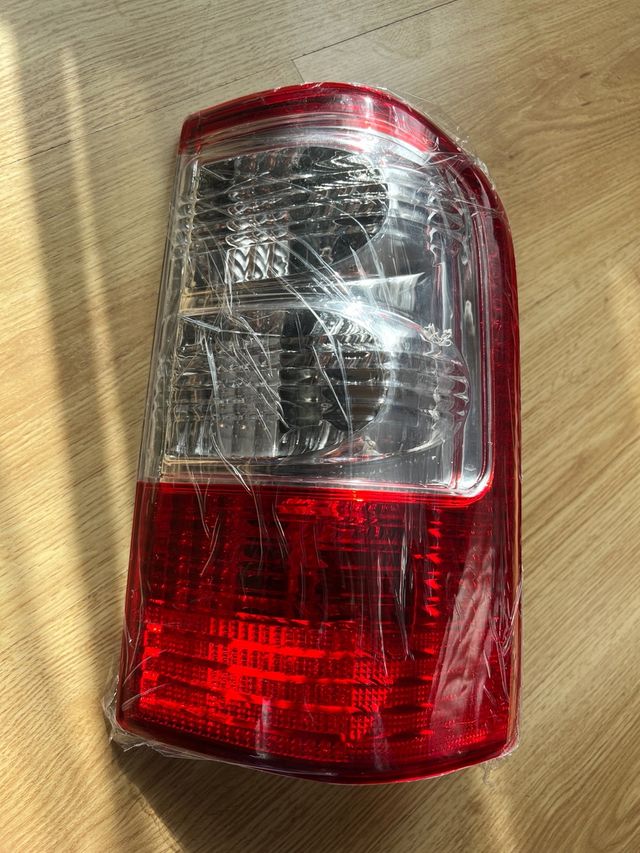 Luz trasera de freno R Nissan Patrol GU 2001-2004