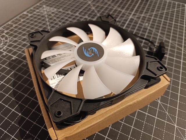 Ventilador para Caja de PC - RGB 14 cm diametro