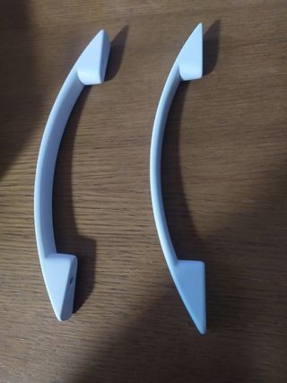 Tiradores blancos para muebles