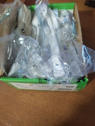 Tiradores blancos para muebles