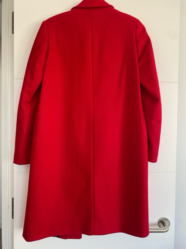 Abrigo rojo Zara