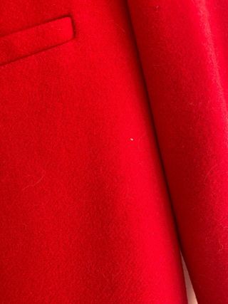 Abrigo rojo Zara