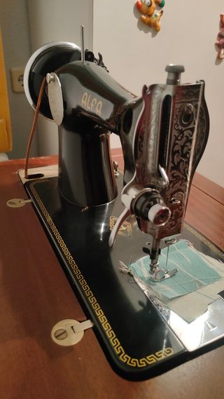Maquina de coser Alfa