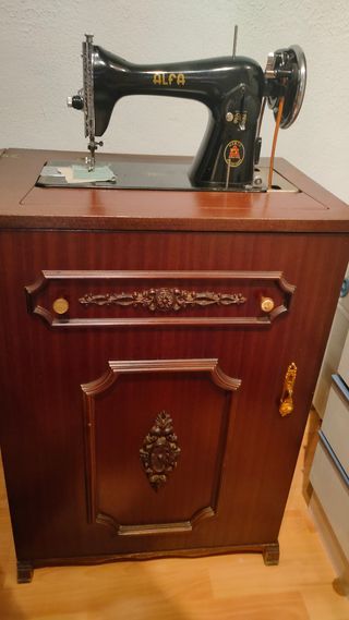 Maquina de coser Alfa
