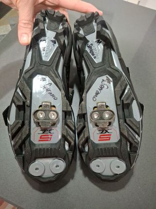 Zapatillas Spining Sillín y Guantes de regalo.