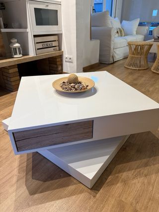 Mesa auxiliar cuadrada