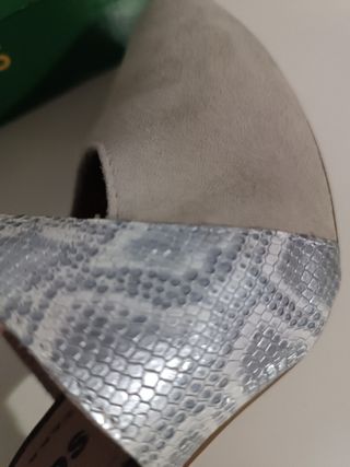 Tacones pitillos plateados 38