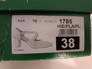 Tacones pitillos plateados 38