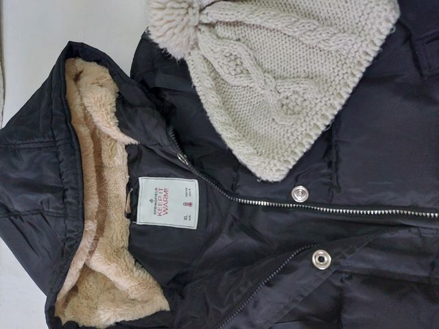 Abrigo plumas T. XL ,gorro, bufanda.