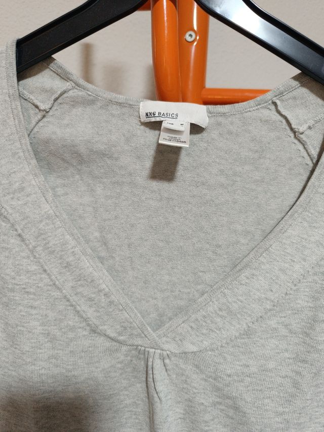 Jersey gris cuello pico de Mango