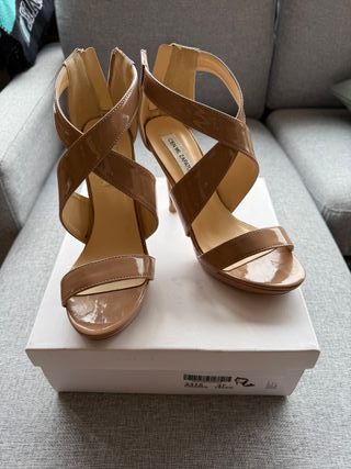 Sandalia color nude de tacón y plataformas