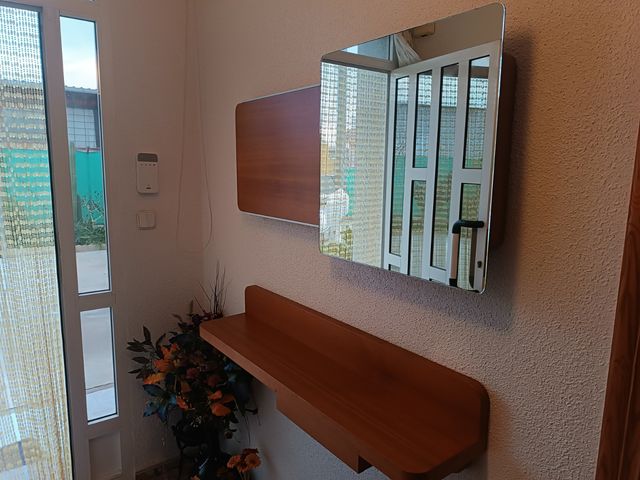 Mueble recibidor con espejo