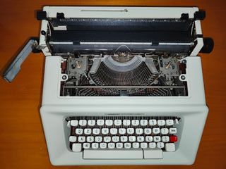 Macchina da scrivere OLIVETTI STUDIO 45 i