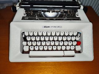 Macchina da scrivere OLIVETTI STUDIO 45 i