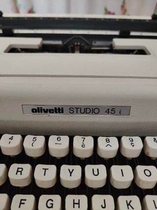 Macchina da scrivere OLIVETTI STUDIO 45 i