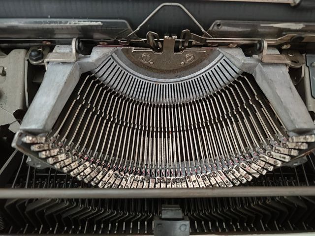 Macchina da scrivere OLIVETTI STUDIO 45 i