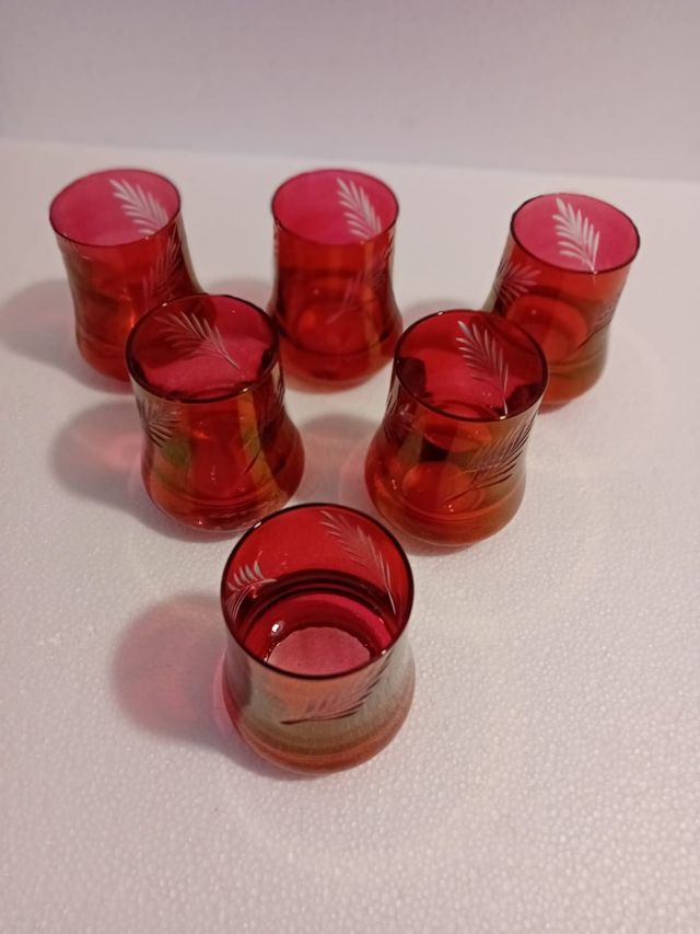 Sei bicchieri vintage rosa lampone