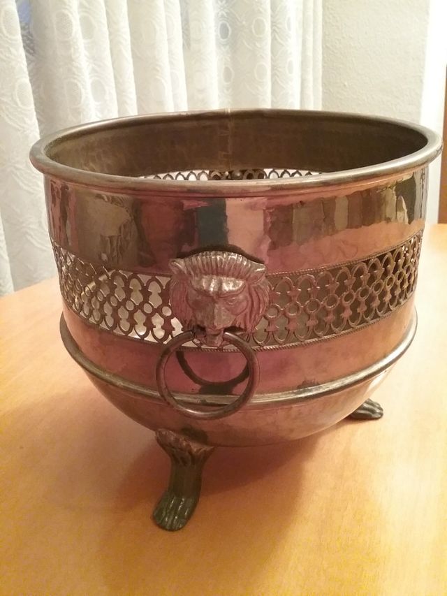 Macetero metálico dorado