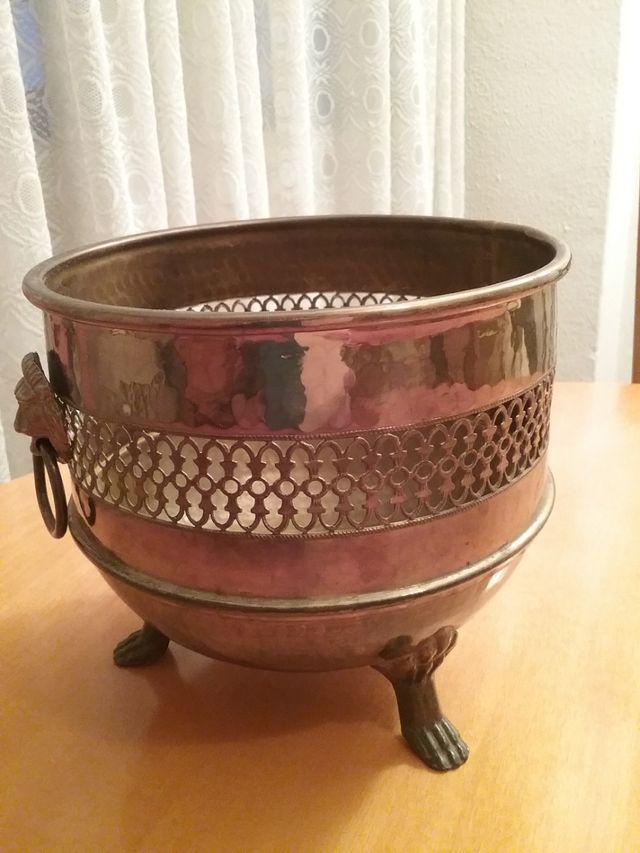 Macetero metálico dorado