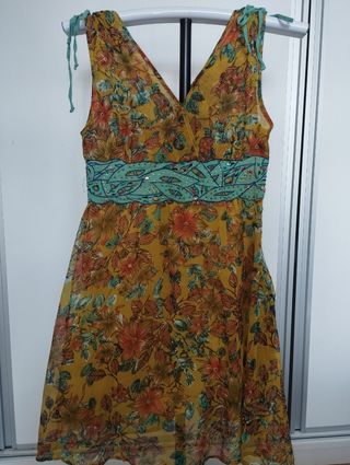 Vestido bordado, 40