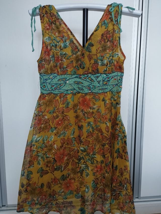 Vestido bordado, 40
