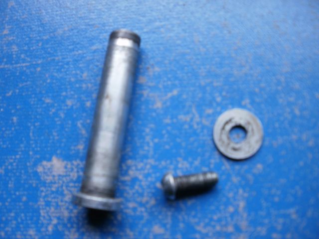 Tornillo suspension trasera bicicleta de montaña.