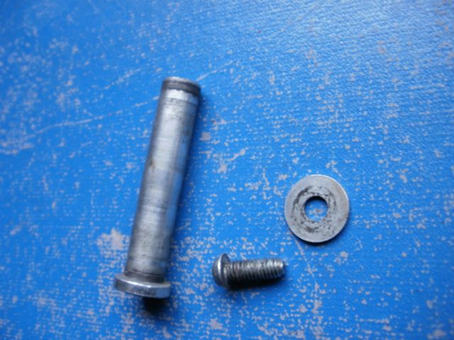 Tornillo suspension trasera bicicleta de montaña.