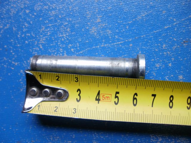 Tornillo suspension trasera bicicleta de montaña.