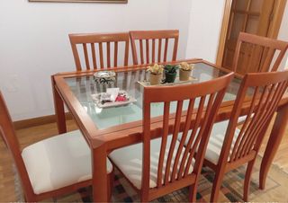 Mesa y sillas de comedor