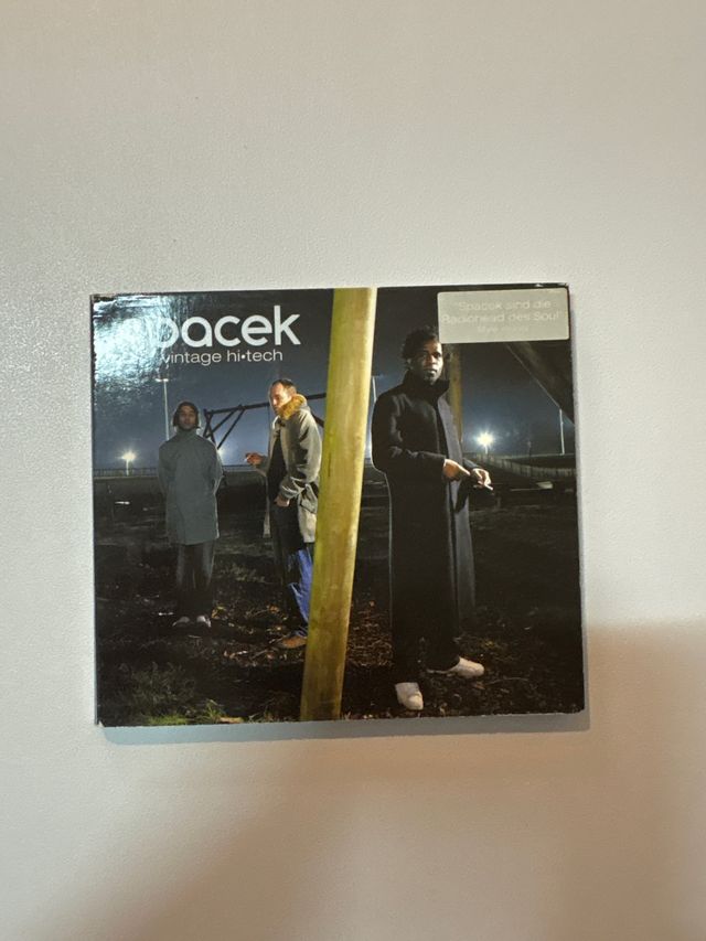CD Spacek: Vintage hi tech
